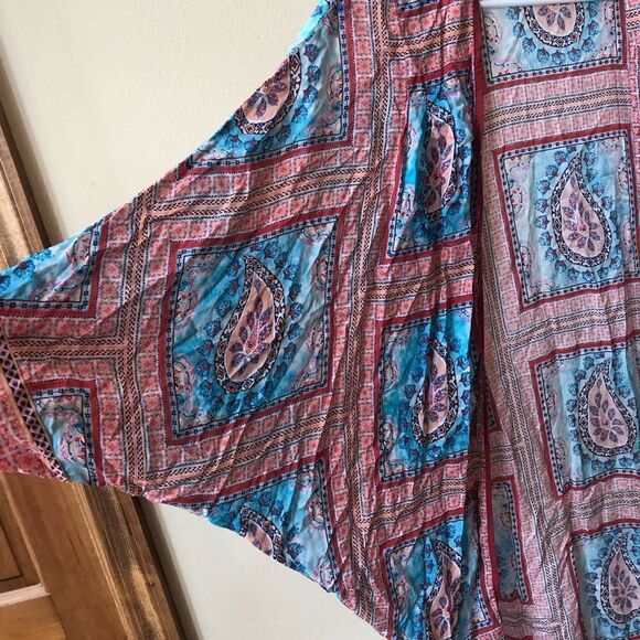 Feathers By Tolani Kimono - Picture 3 of 5